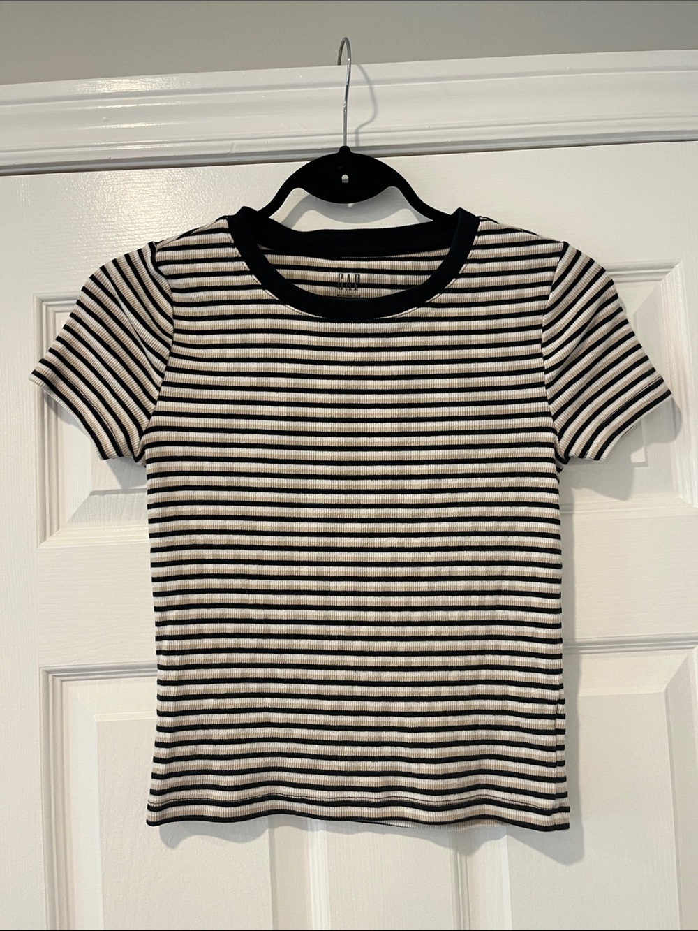 GAP Black, Beige & White Striped Ribbed Short-Sleeve Tee Size S